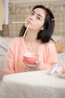 老汉上下耸动女警花